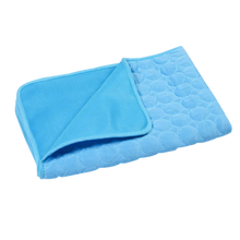 Carica l'immagine nel visualizzatore di Gallery, Cuscinetto di raffreddamento per animali domestici in seta -Blu/XSBlu/SBlu/MBlu/LBlu/XL - Ozerty