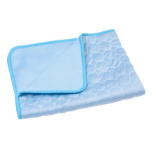 Carica l'immagine nel visualizzatore di Gallery, Cuscinetto di raffreddamento per animali domestici in seta -Azzurro/XSAzzurro/SAzzurro/MAzzurro/LAzzurro/XL - Ozerty