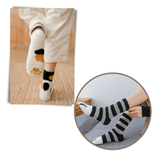 Carica l'immagine nel visualizzatore di Gallery, Calze invernali con zampa di gatto - Ozerty
