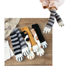 Carica l'immagine nel visualizzatore di Gallery, Calze invernali con zampa di gatto - Ozerty
