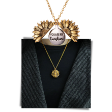 Carica l'immagine nel visualizzatore di Gallery, Ciondolo a forma di girasole
