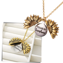 Carica l'immagine nel visualizzatore di Gallery, Ciondolo a forma di girasole - Ozerty
