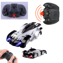 Carica l'immagine nel visualizzatore di Gallery, Auto RC da arrampicata su parete - Ozerty
