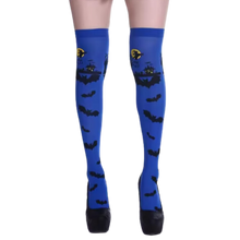 Carica l'immagine nel visualizzatore di Gallery, Calze Compressori con Design Festivi per Halloween -Pipistrelli al chiaro di luna - Ozerty
