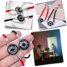 Carica l'immagine nel visualizzatore di Gallery, Braccialetti a Distanza Attivati dalla Luce - Ozerty
